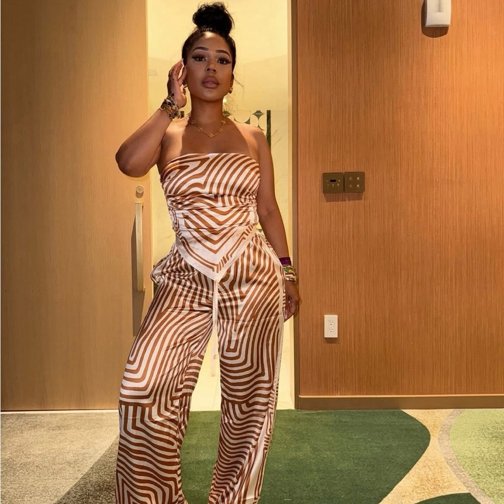 Stylish Brown and White Set